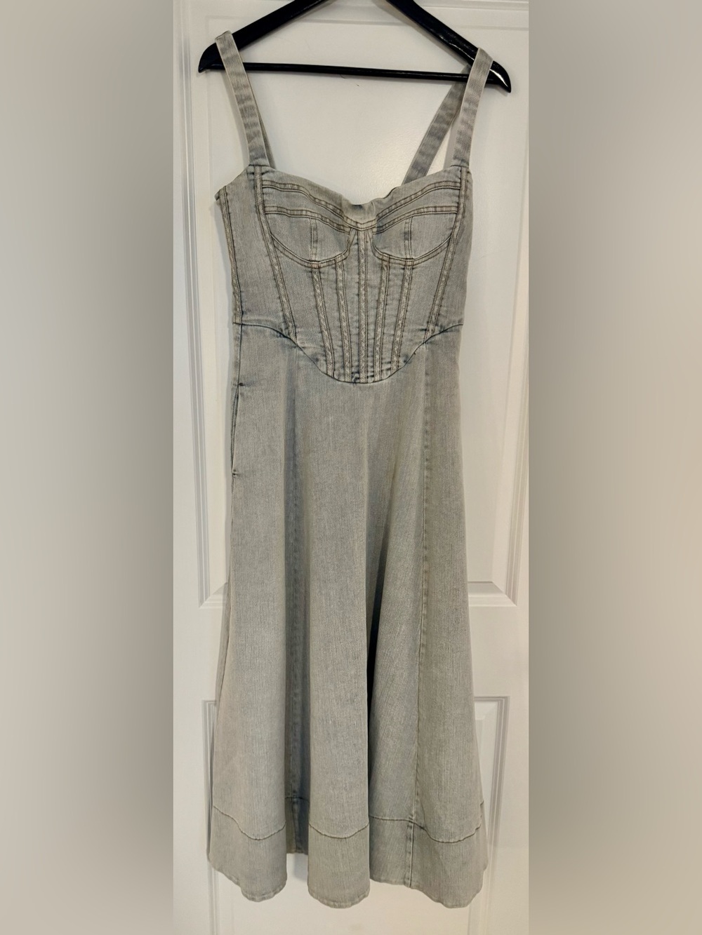 Like New! Bardot Light Wash Denim Corset Midi Dress/ Size 6 - Picture 4 of 9